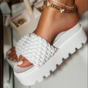 🔥New🔥 🔥New🔥Erianne Sandals -White True to size